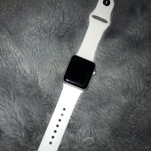 Silver Aluminum Apple Watch Series 3 38mm